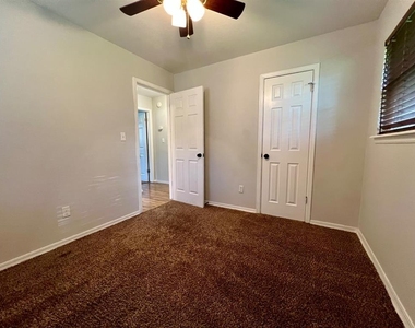 7400 S Drexel Avenue - Photo Thumbnail 13