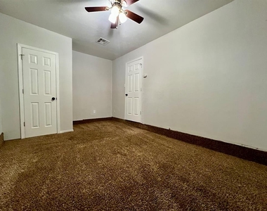 7400 S Drexel Avenue - Photo Thumbnail 8