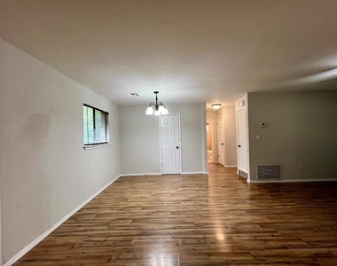 7400 S Drexel Avenue - Photo Thumbnail 2