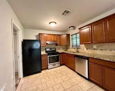 7400 S Drexel Avenue - Photo Thumbnail 5