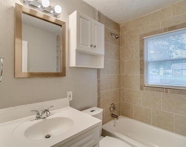 213 W Jacobs Drive - Photo Thumbnail 9