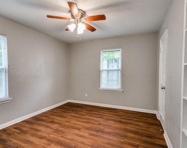213 W Jacobs Drive - Photo Thumbnail 11