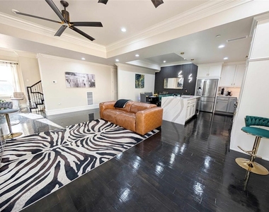 221 N Geary Avenue - Photo Thumbnail 5