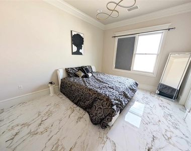 221 N Geary Avenue - Photo Thumbnail 11
