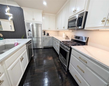 221 N Geary Avenue - Photo Thumbnail 9