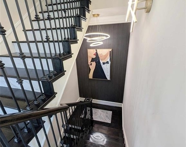 221 N Geary Avenue - Photo Thumbnail 2