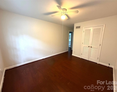 5016 Vescova Court - Photo Thumbnail 7