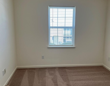 162 Springwood Lane - Photo Thumbnail 10