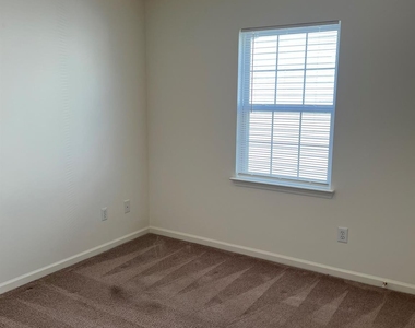 162 Springwood Lane - Photo Thumbnail 12