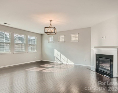 8123 Cornhill Avenue - Photo Thumbnail 4