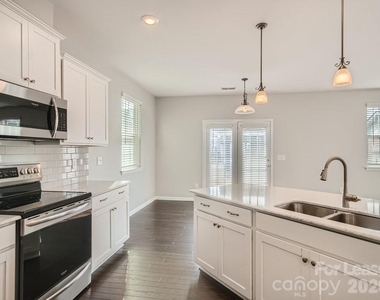 8123 Cornhill Avenue - Photo Thumbnail 7