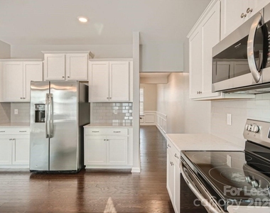 8123 Cornhill Avenue - Photo Thumbnail 8