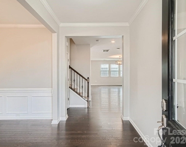 8123 Cornhill Avenue - Photo Thumbnail 3