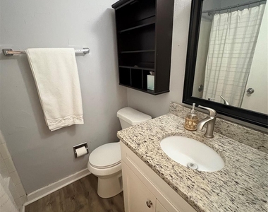 300 E Park Avenue - Photo Thumbnail 5