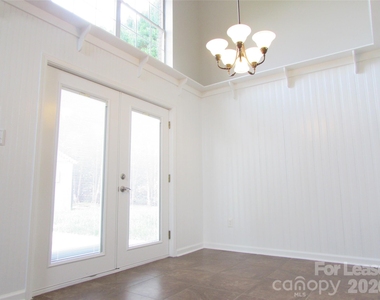 106 Yorkshire Drive - Photo Thumbnail 6