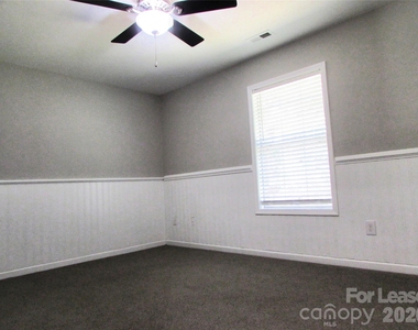106 Yorkshire Drive - Photo Thumbnail 13