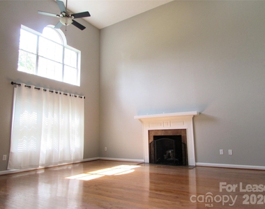 106 Yorkshire Drive - Photo Thumbnail 2
