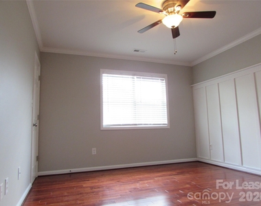 106 Yorkshire Drive - Photo Thumbnail 11