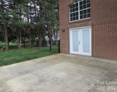 106 Yorkshire Drive - Photo Thumbnail 15