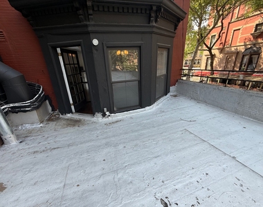 961 Lexington Avenue - Photo Thumbnail 4
