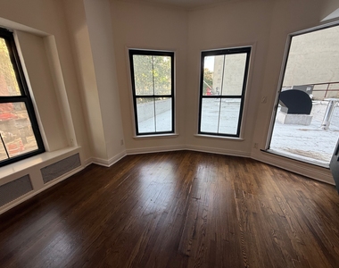 961 Lexington Avenue - Photo Thumbnail 1