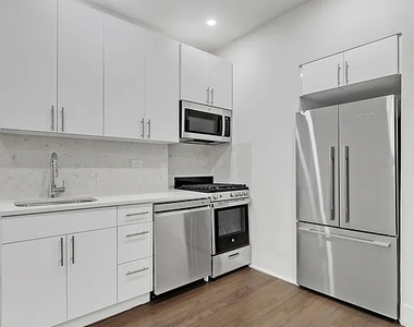 121 Madison Avenue - Photo Thumbnail 1