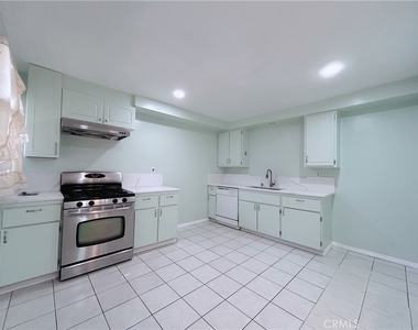 911 E La Verne Ave - Photo Thumbnail 2