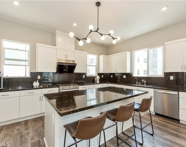 1426 S Urbana - Photo Thumbnail 2