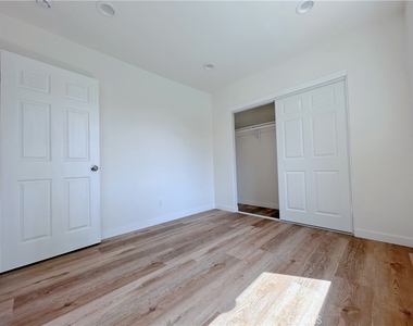 1125 E E St - Photo Thumbnail 2