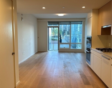 877 Francisco St - Photo Thumbnail 3
