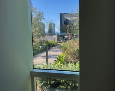 877 Francisco St - Photo Thumbnail 8