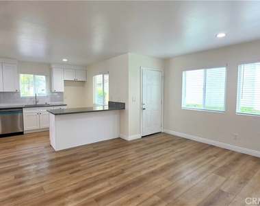 1016 Bennington - Photo Thumbnail 1