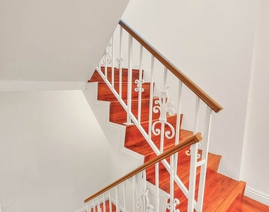319 N Lincoln Apt A - Photo Thumbnail 4