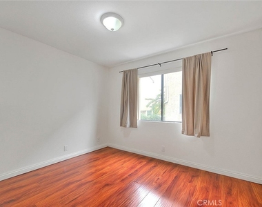 319 N Lincoln Apt A - Photo Thumbnail 7