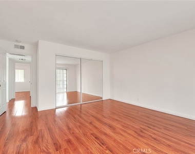 319 N Lincoln Apt A - Photo Thumbnail 2