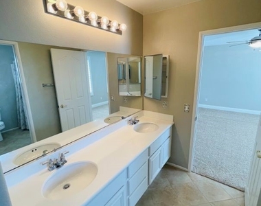 29720 Rossiter Road - Photo Thumbnail 32