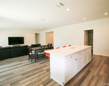 31516 Buckeye Way - Photo Thumbnail 3