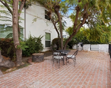 825 N Alfred Street - Photo Thumbnail 12