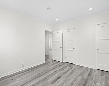 825 N Alfred Street - Photo Thumbnail 6