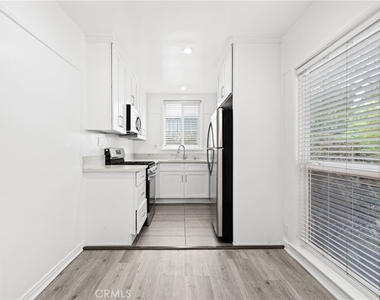 825 N Alfred Street - Photo Thumbnail 3