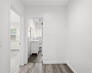 825 N Alfred Street - Photo Thumbnail 8