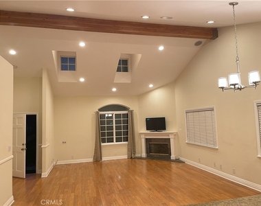 14320 Hortense Street - Photo Thumbnail 7