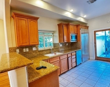 14320 Hortense Street - Photo Thumbnail 4