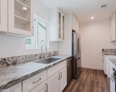 18308 Gresham Street - Photo Thumbnail 13