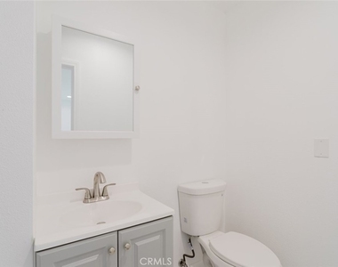 18308 Gresham Street - Photo Thumbnail 27