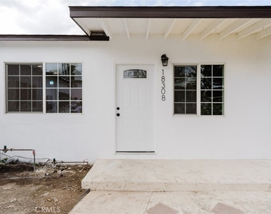 18308 Gresham Street - Photo Thumbnail 5