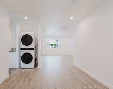 18308 Gresham Street - Photo Thumbnail 30