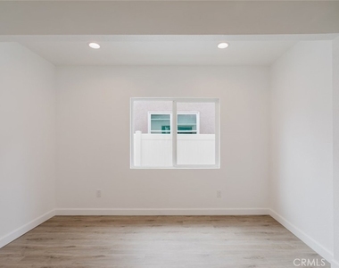 18308 Gresham Street - Photo Thumbnail 19