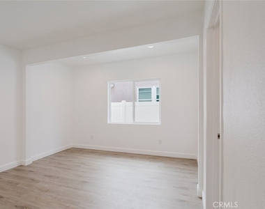 18308 Gresham Street - Photo Thumbnail 18