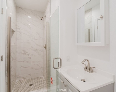 18308 Gresham Street - Photo Thumbnail 28